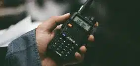 Un talkie walkie noir