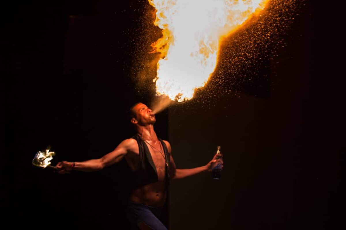 cracheur feu spectacle show performer soirée entreprise événementiel événement professionnel animation