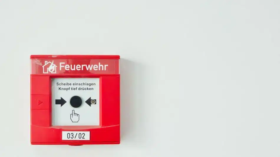 Quel est le rôle d'un système de sécurité incendie sur un chantier ?